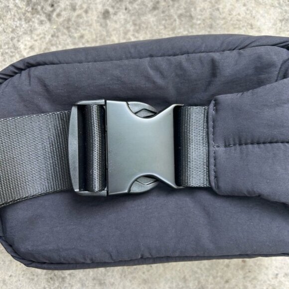 Carta Everything Fanny Pack, 8”x5”x3” - Picture 7 of 9